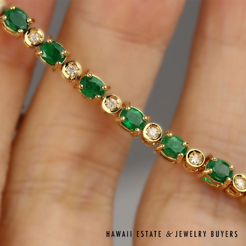 4.53ctw Emerald 0.30ctw Diamond 10.3g 18K Yellow Gold 6.5 Inch Bracelet - Image 2